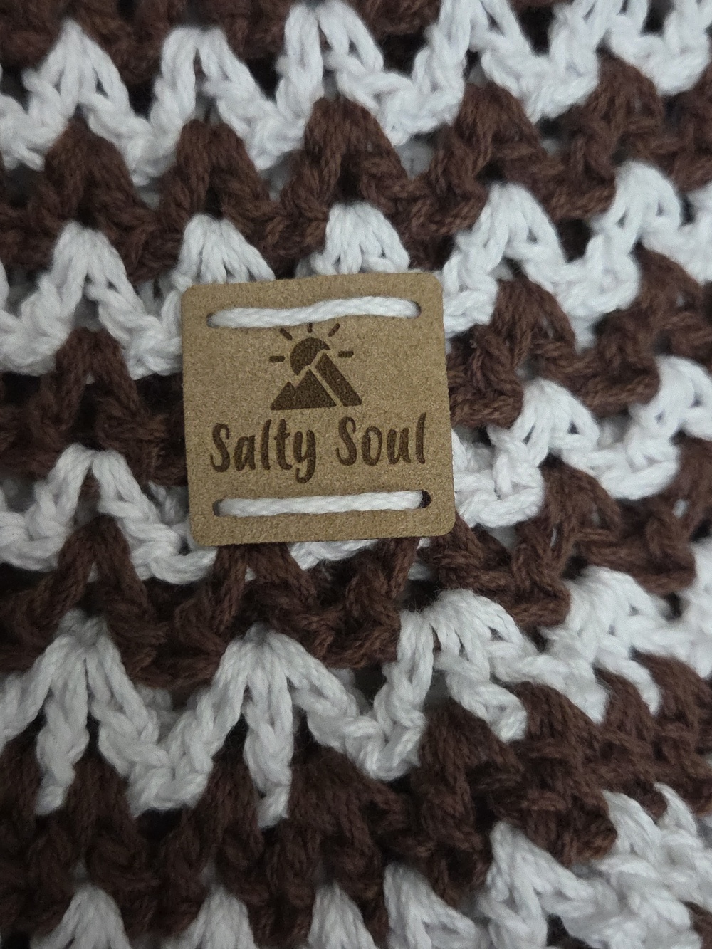 Brown & White Wavy Knit Bucket Hat NEW! - Picture 2 of 2